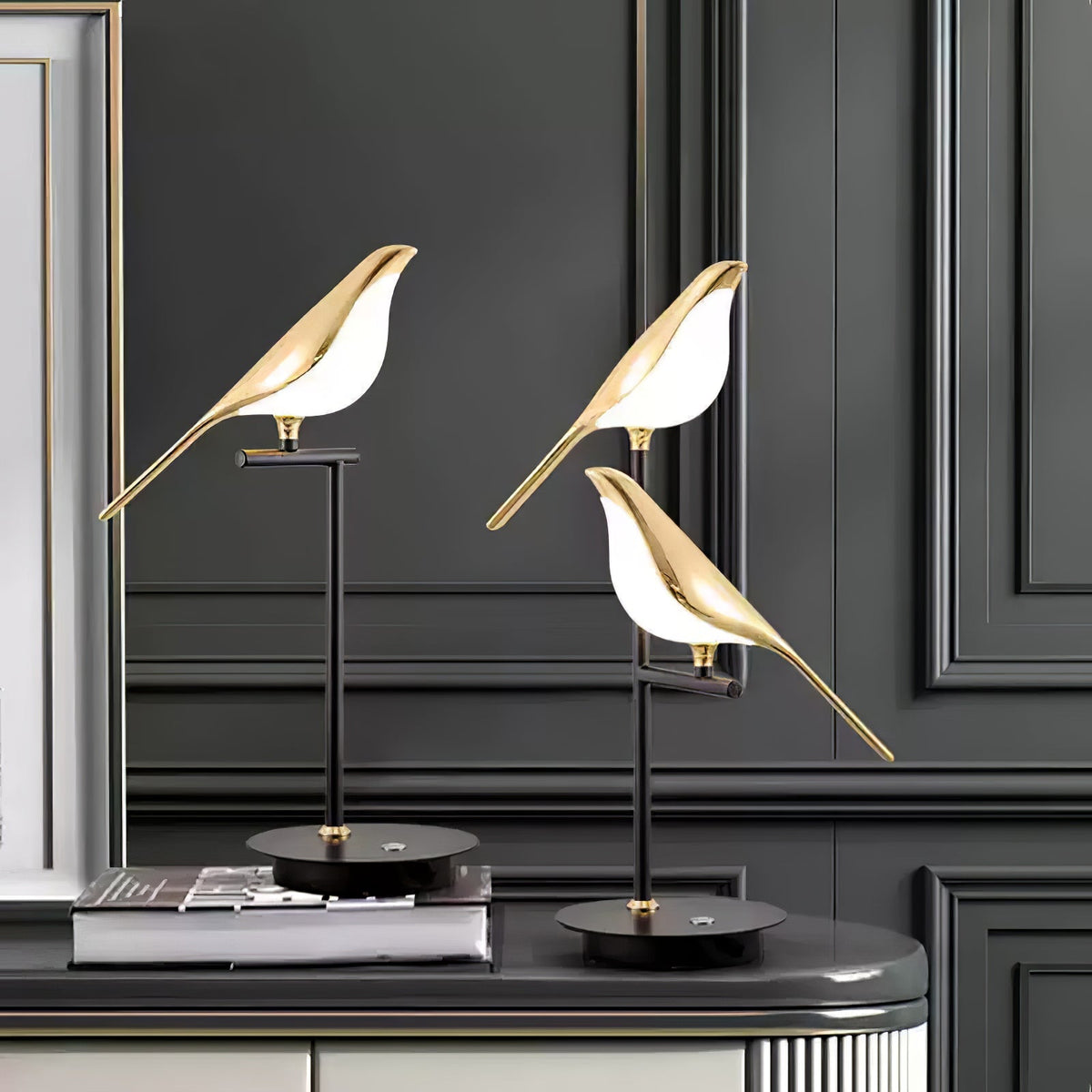 Velare Acryl-Tischlampe mit verspieltem Lampenschirm