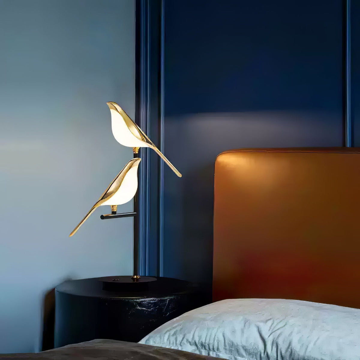 Velare Acryl-Tischlampe mit verspieltem Lampenschirm