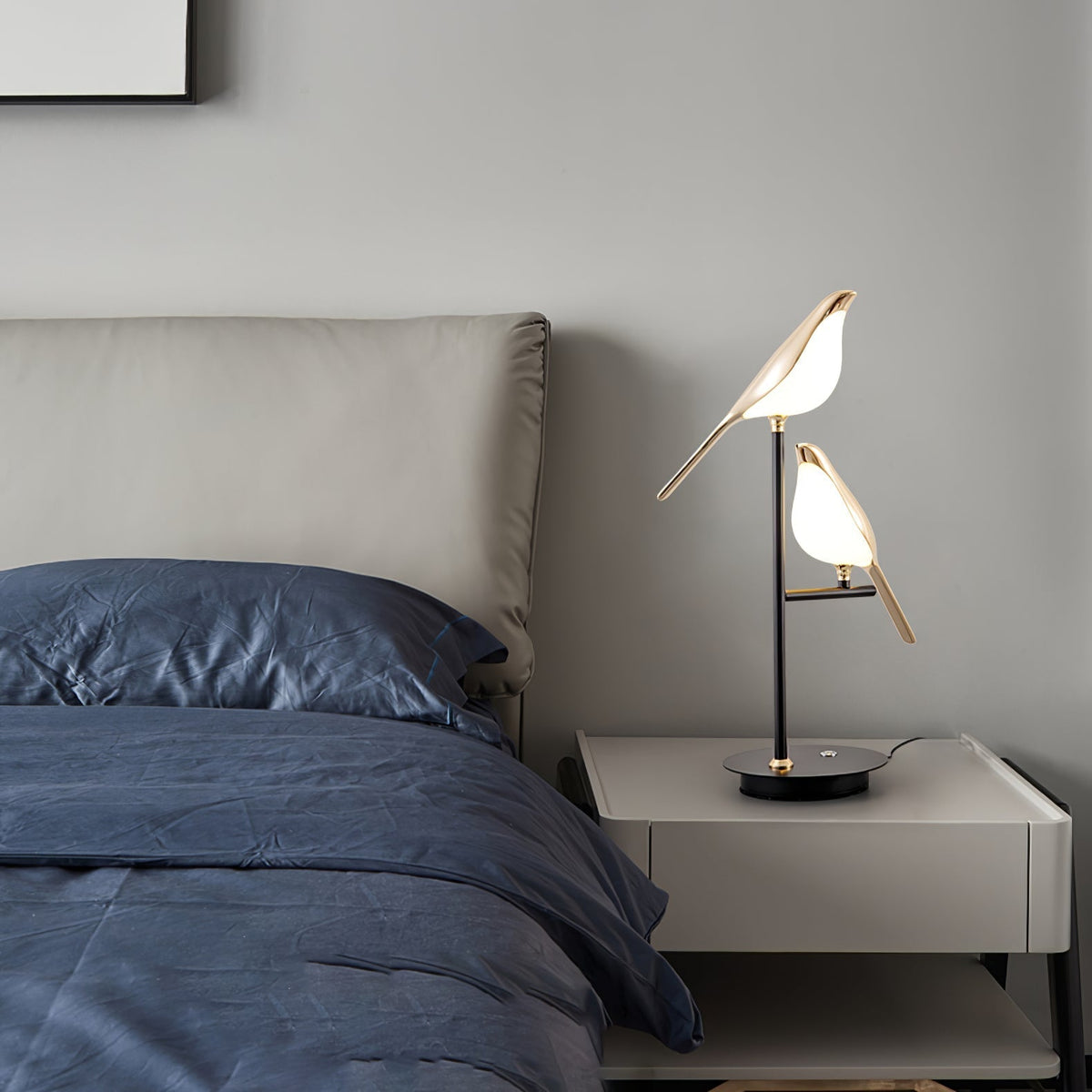 Velare Acryl-Tischlampe mit verspieltem Lampenschirm