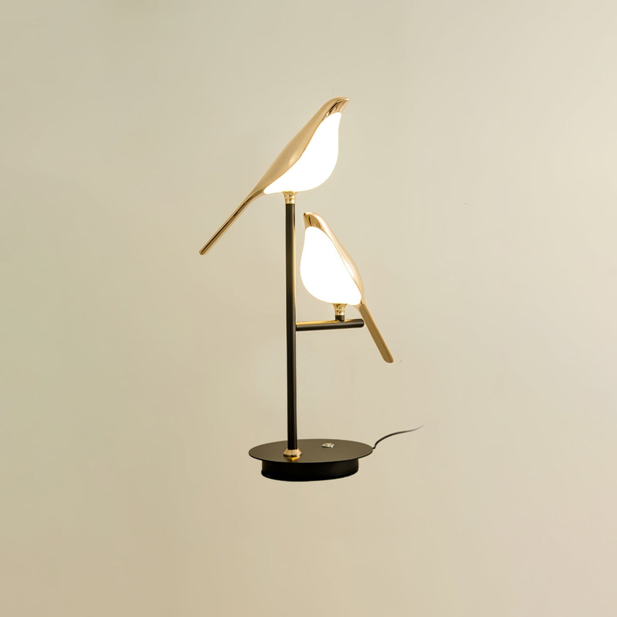 Velare Acryl-Tischlampe mit verspieltem Lampenschirm
