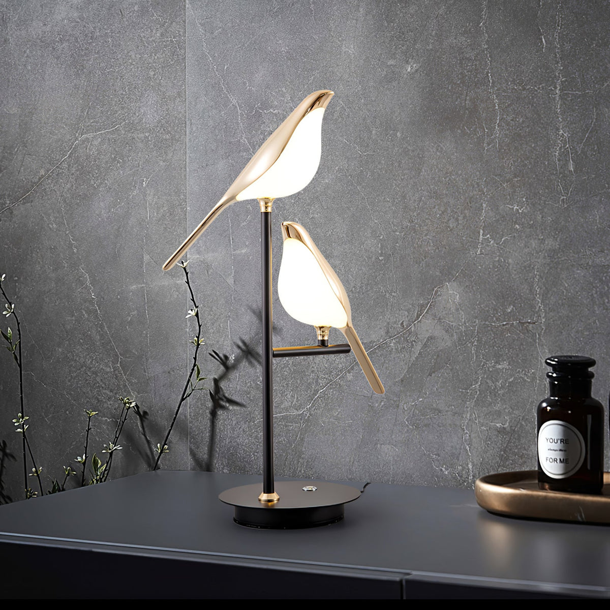 Velare Acryl-Tischlampe mit verspieltem Lampenschirm