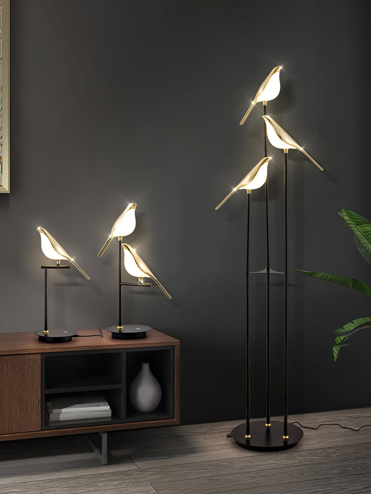 Velare Acryl-Tischlampe mit verspieltem Lampenschirm