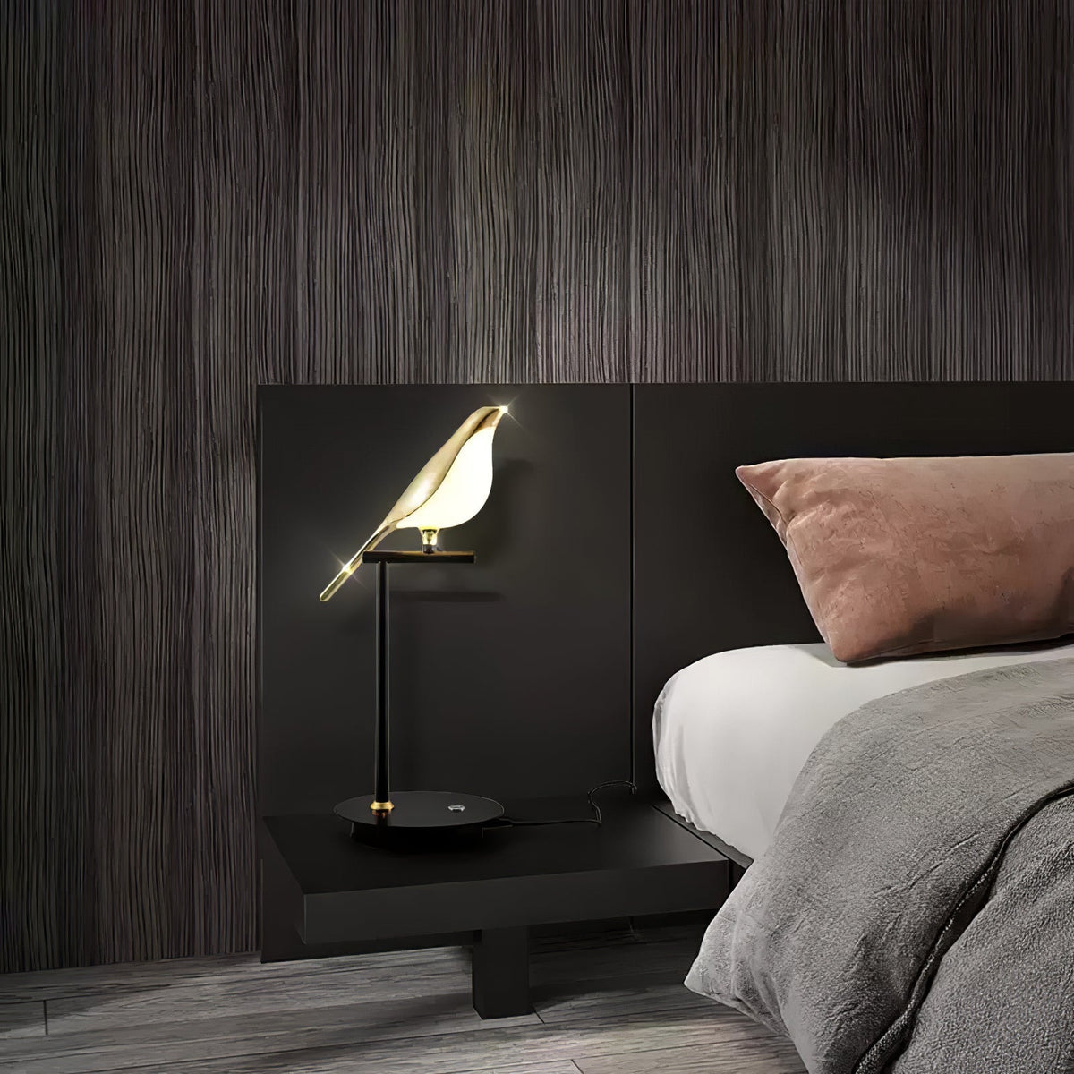 Velare Acryl-Tischlampe mit verspieltem Lampenschirm