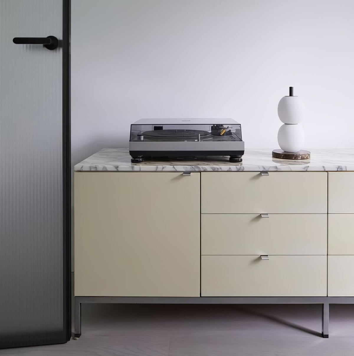 Olive moderne Tischleuchte aus Marmor