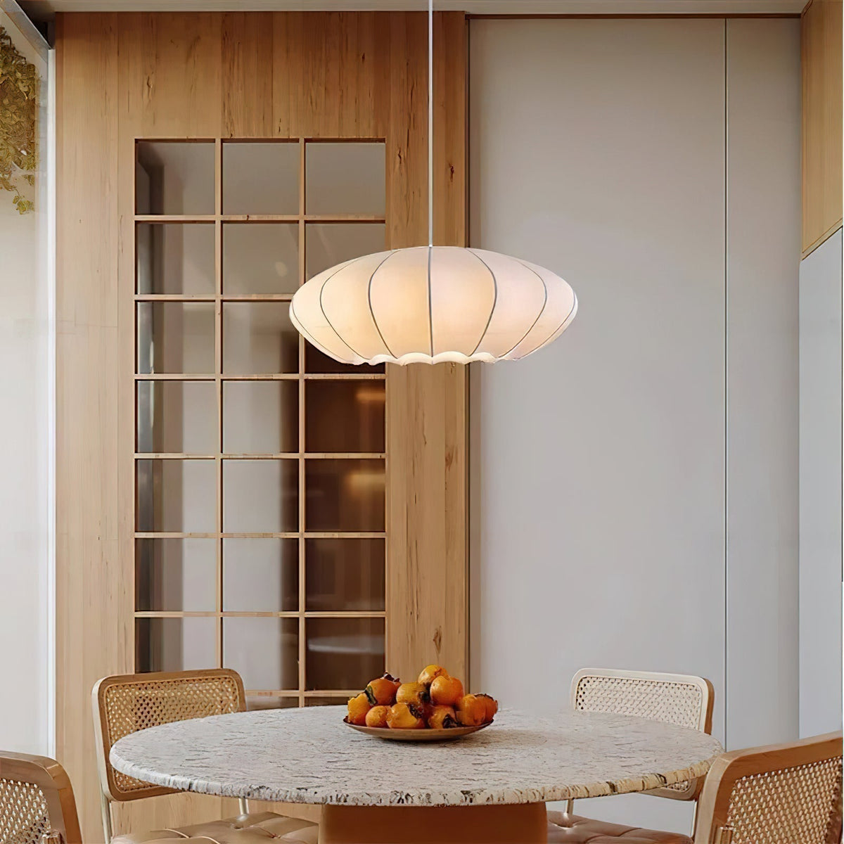 Pithos Pendelleuchte aus Seide in eleganter Ausführung