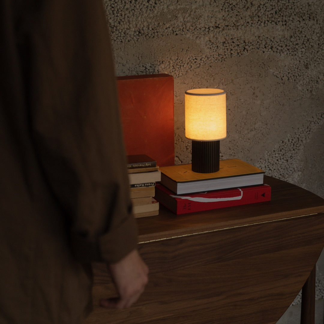 Calelelia Tischlampe Braun Flutiertes Minimalistisch Schlafzimmer | Cielum