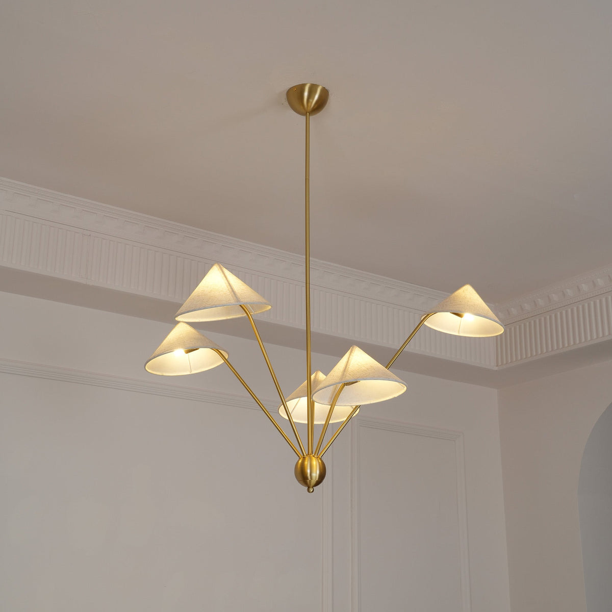 Oriisora Kronleuchter Messing geschwungen Beige