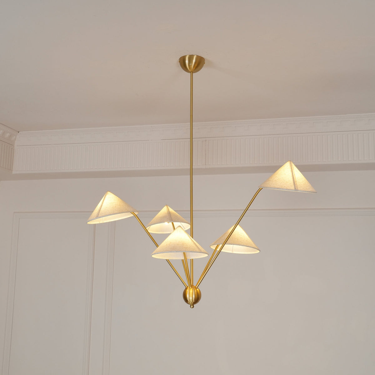 Oriisora Kronleuchter Messing geschwungen Beige