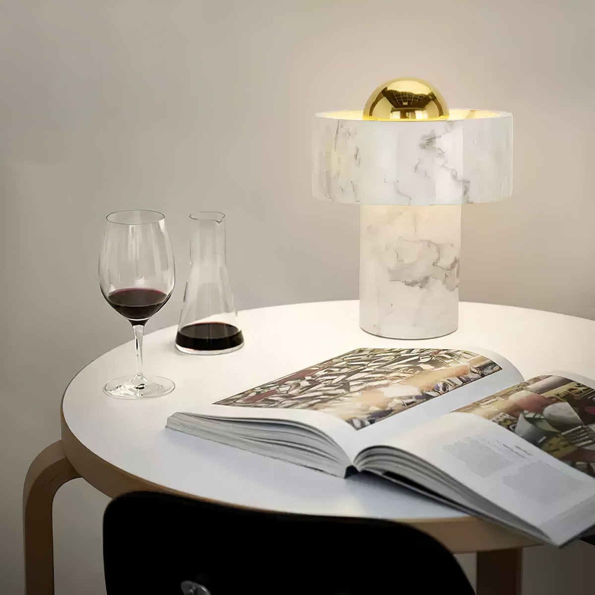 Petoaine Tischlampe aus Marmor mit Aura-Effekt