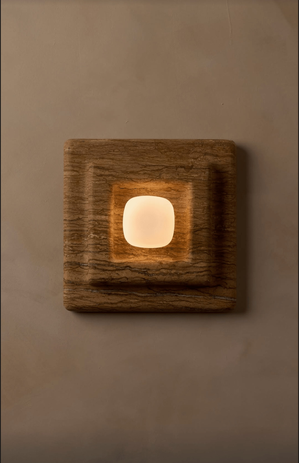 Ziv Wandleuchte aus Marmor in quadratischer Form mit mehreren Schichten