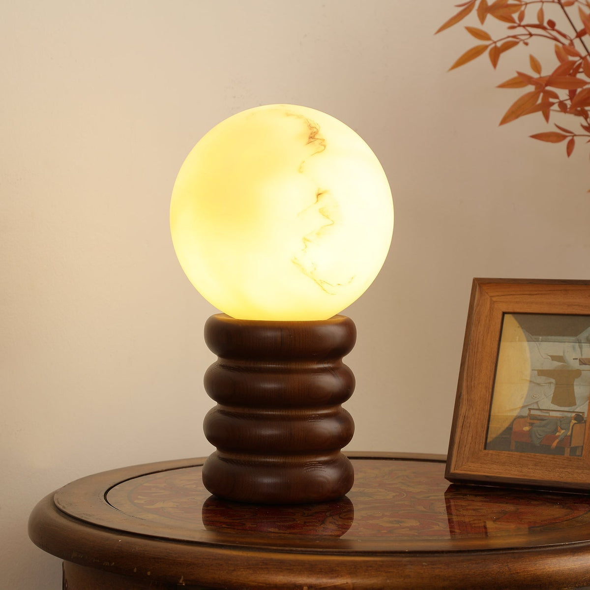 Novar zeitgenössische Tischleuchte aus Holz