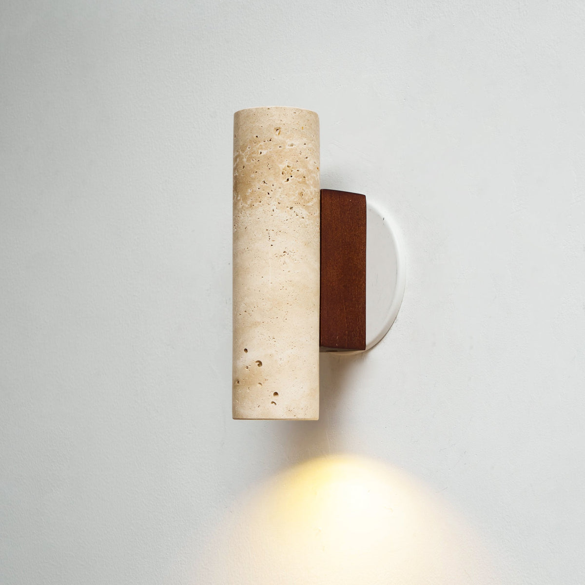 Nula Zylinder-Holz Travertin Wandleuchte