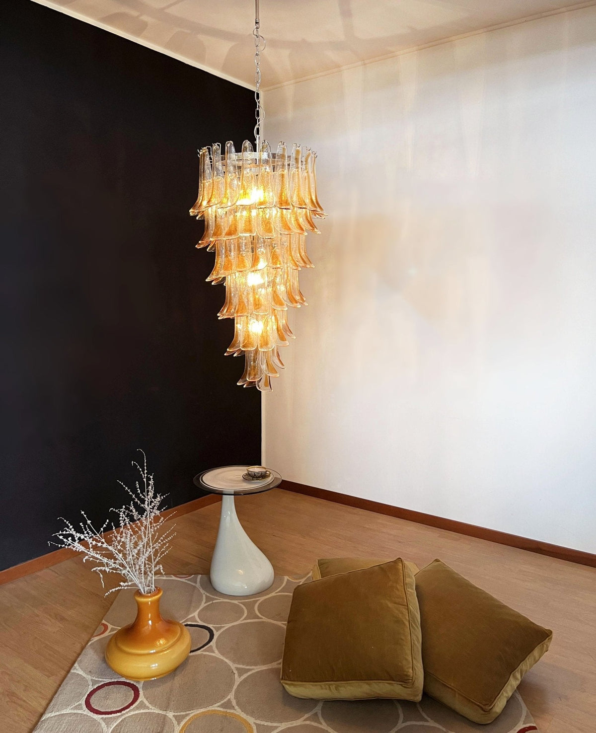 Eirinira Kronleuchter Gold Murano-Glasblüten geschichtete Kaskade