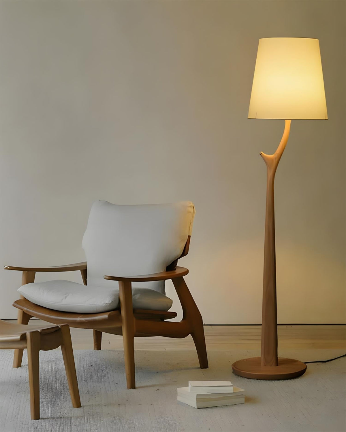 Norinia Stehleuchte in Light Oak