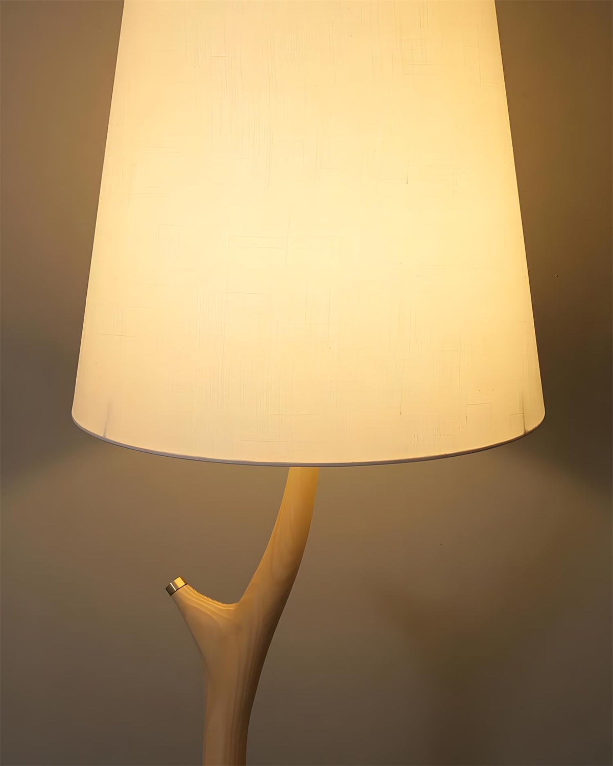 Norinia Stehleuchte in Light Oak