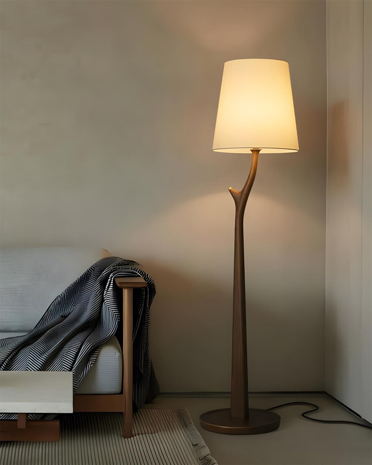 Norinia Stehleuchte in Light Oak