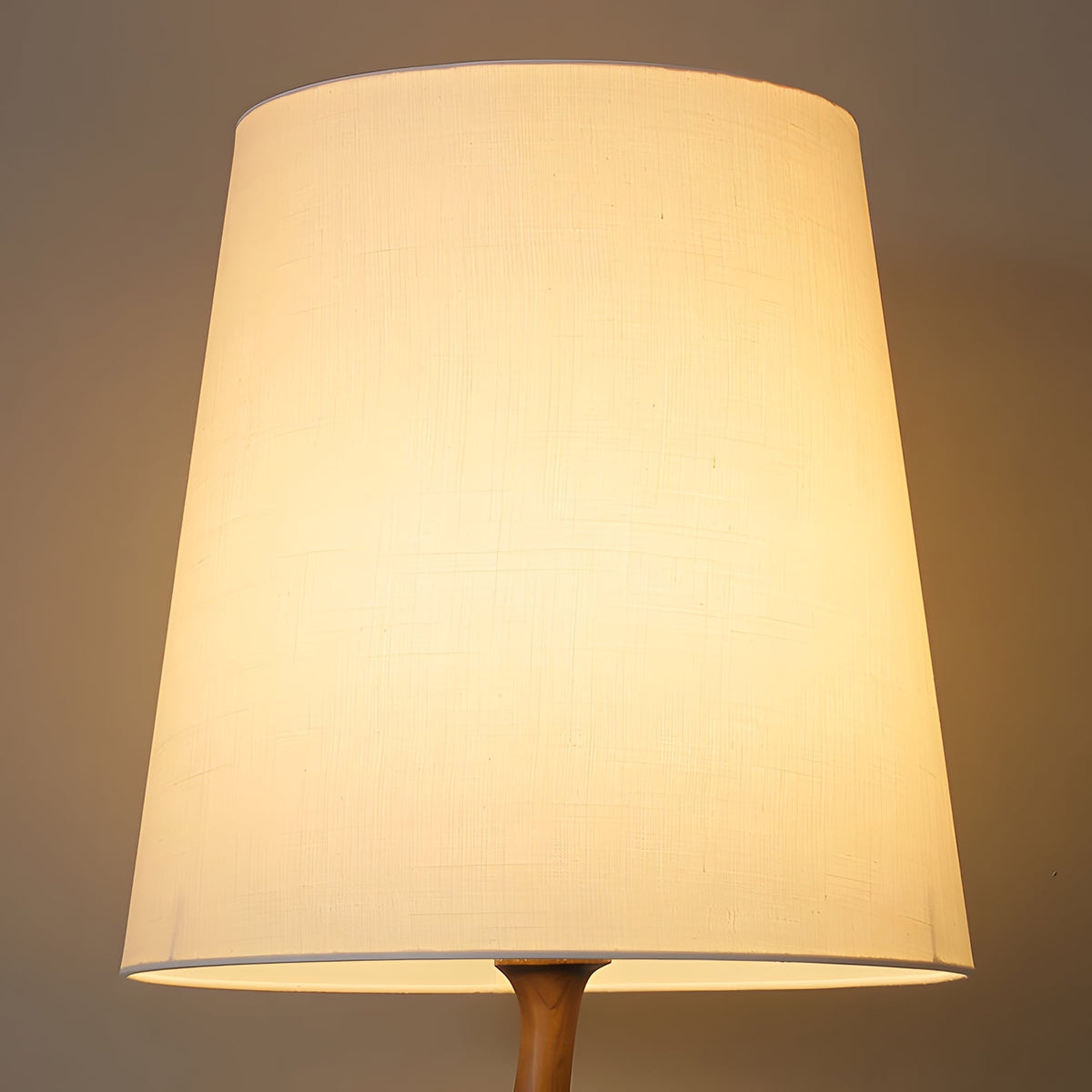 Norinia Stehleuchte in Light Oak