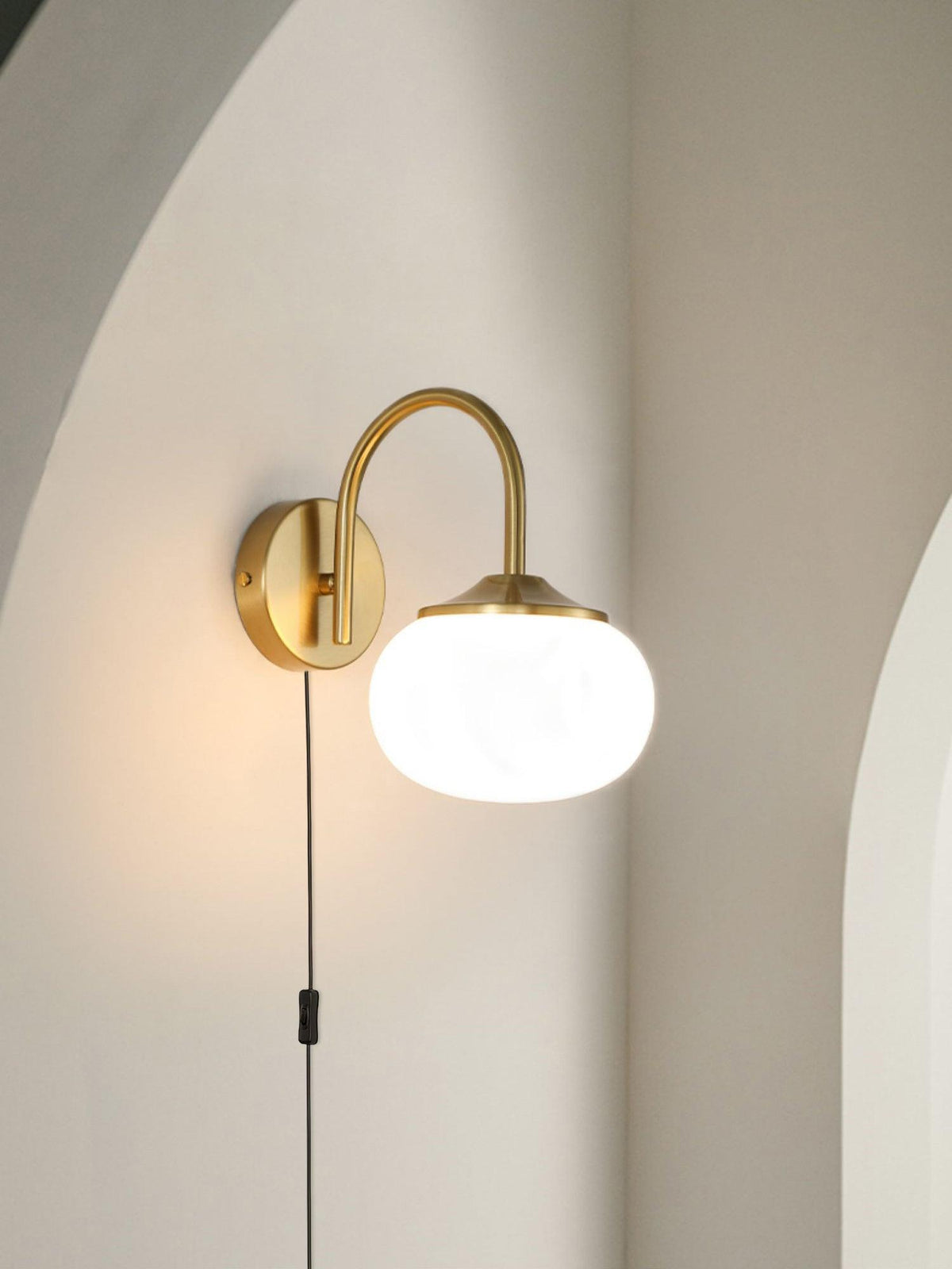Kevely Premium zeitgenössische Kunst-Wandleuchte aus Glas mit Stecker