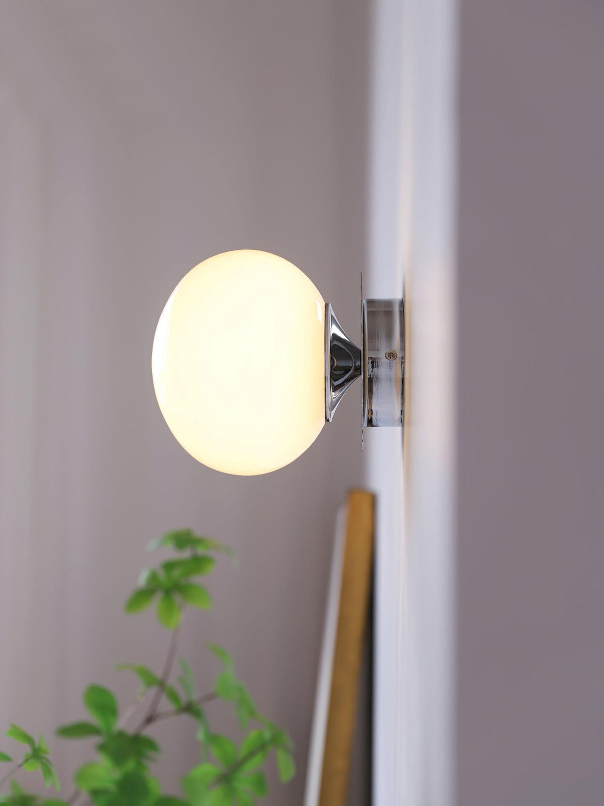 Stefan zeitgenössische minimalistische Wandleuchte aus Glas