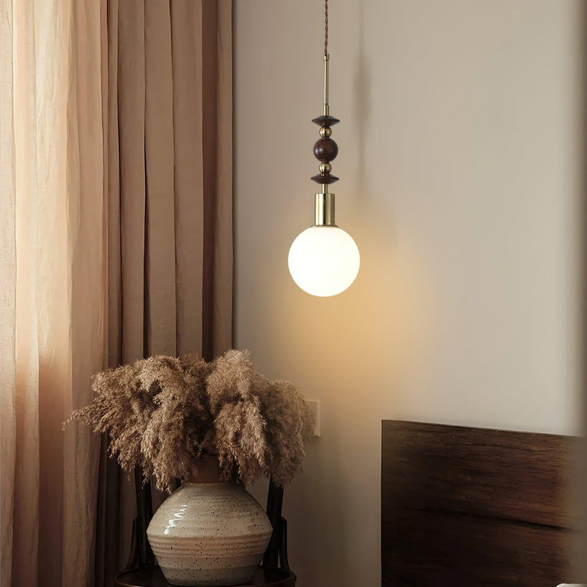 Norn Vintage-Globus-Pendelleuchte mit Holzperlen