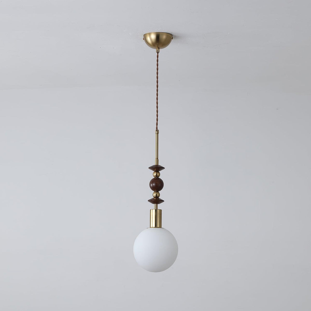 Norn Vintage-Globus-Pendelleuchte mit Holzperlen