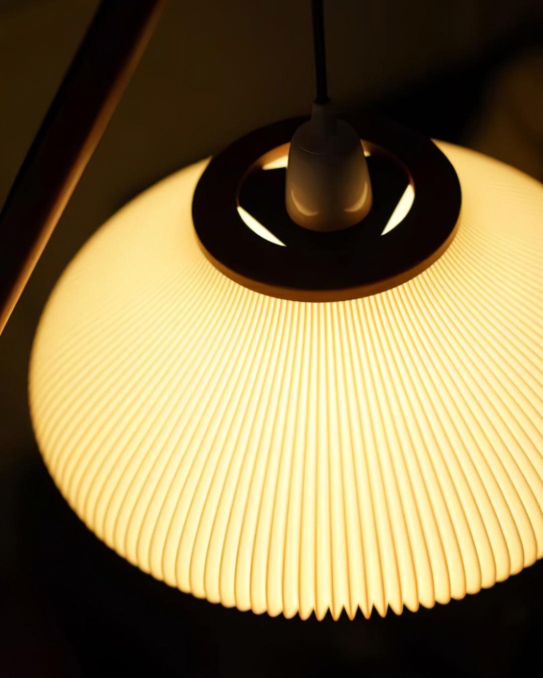 Ervenil Mid-Century-Stil Stehleuchte aus Holz und Glas