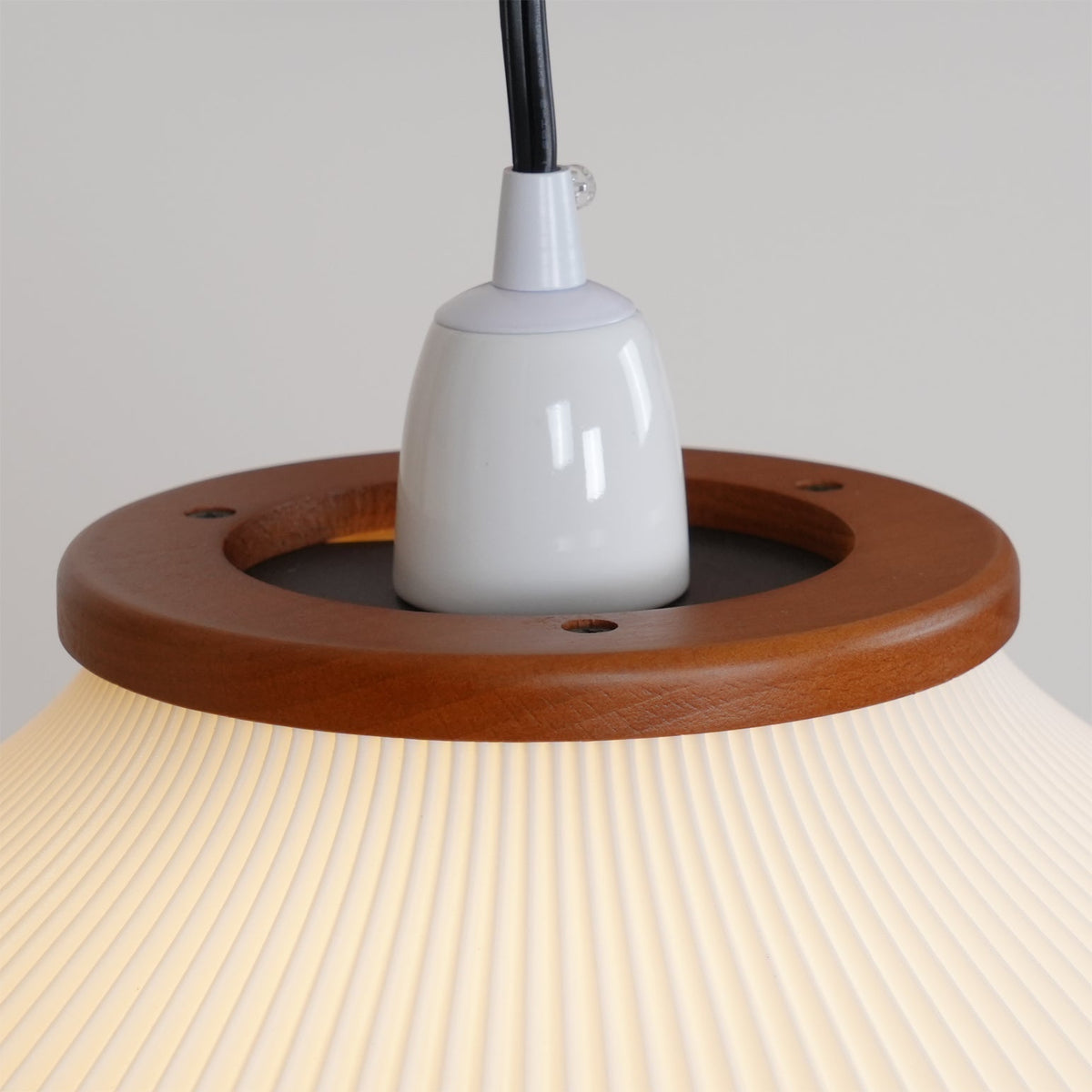 Ervenil Mid-Century-Stil Stehleuchte aus Holz und Glas
