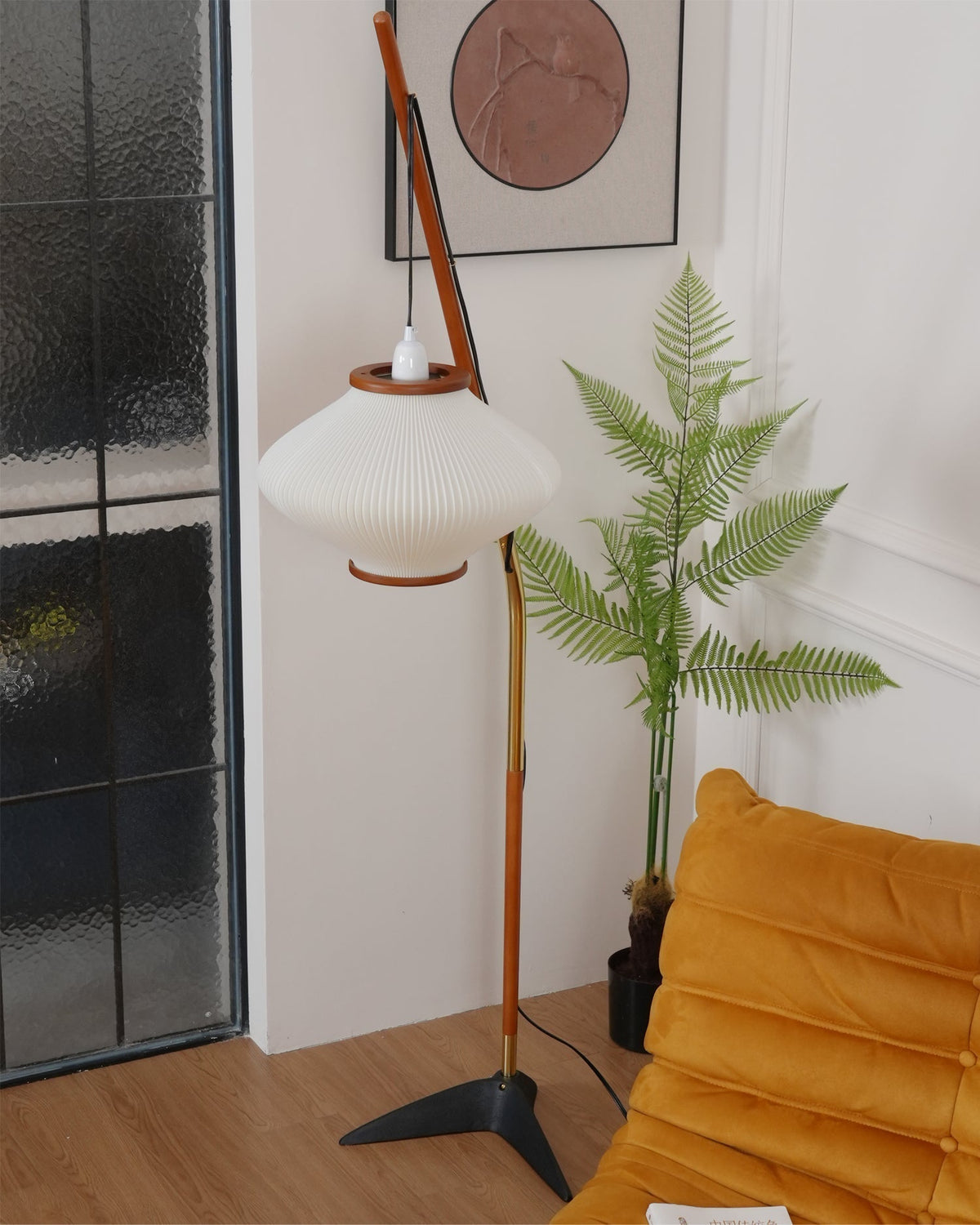 Ervenil Mid-Century-Stil Stehleuchte aus Holz und Glas