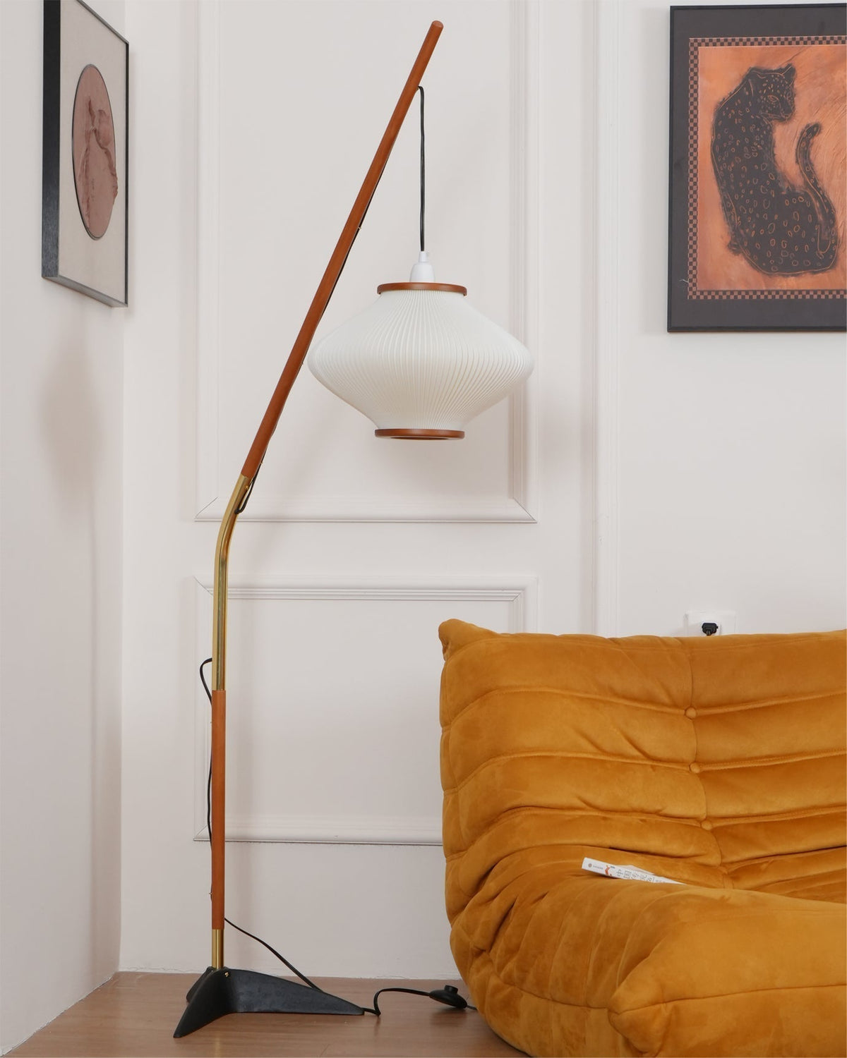 Ervenil Mid-Century-Stil Stehleuchte aus Holz und Glas