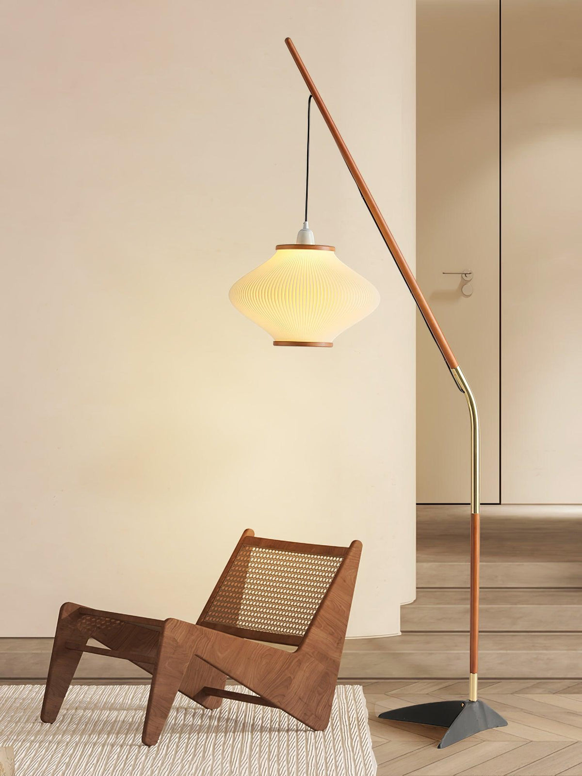 Ervenil Mid-Century-Stil Stehleuchte aus Holz und Glas