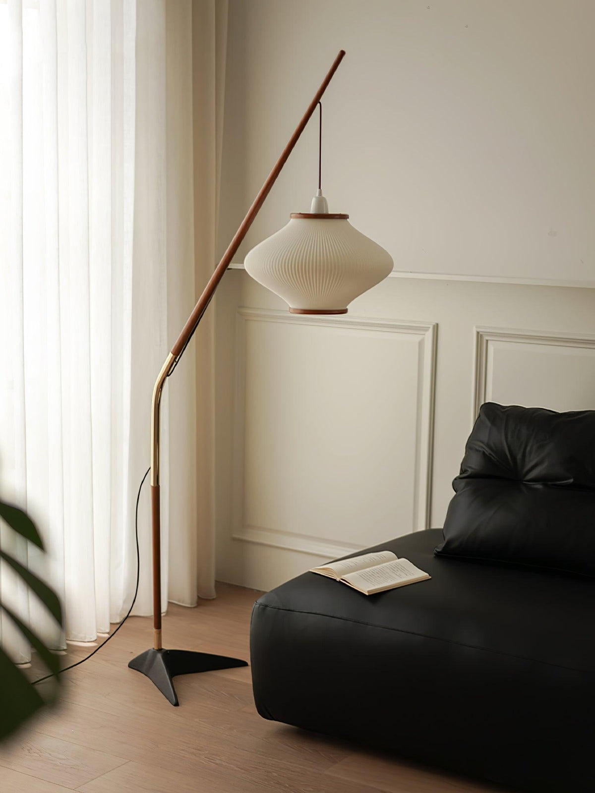 Ervenil Mid-Century-Stil Stehleuchte aus Holz und Glas