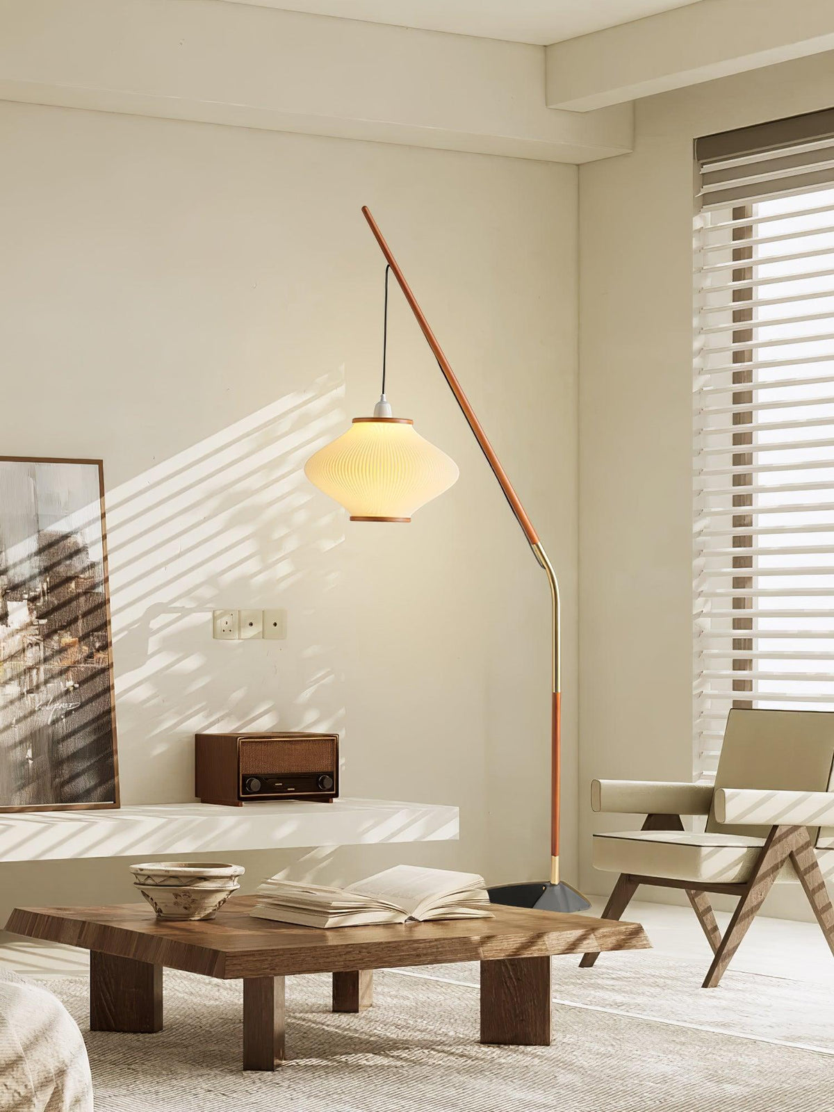Ervenil Mid-Century-Stil Stehleuchte aus Holz und Glas