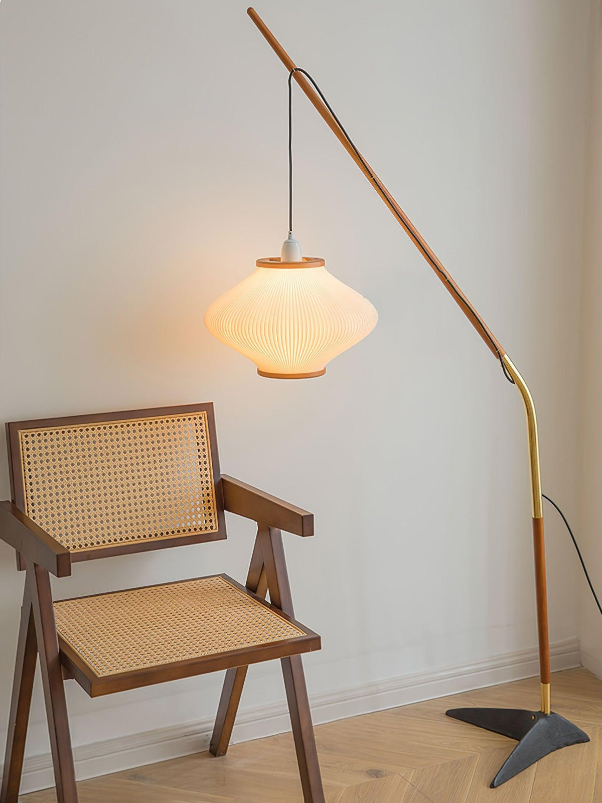 Ervenil Mid-Century-Stil Stehleuchte aus Holz und Glas