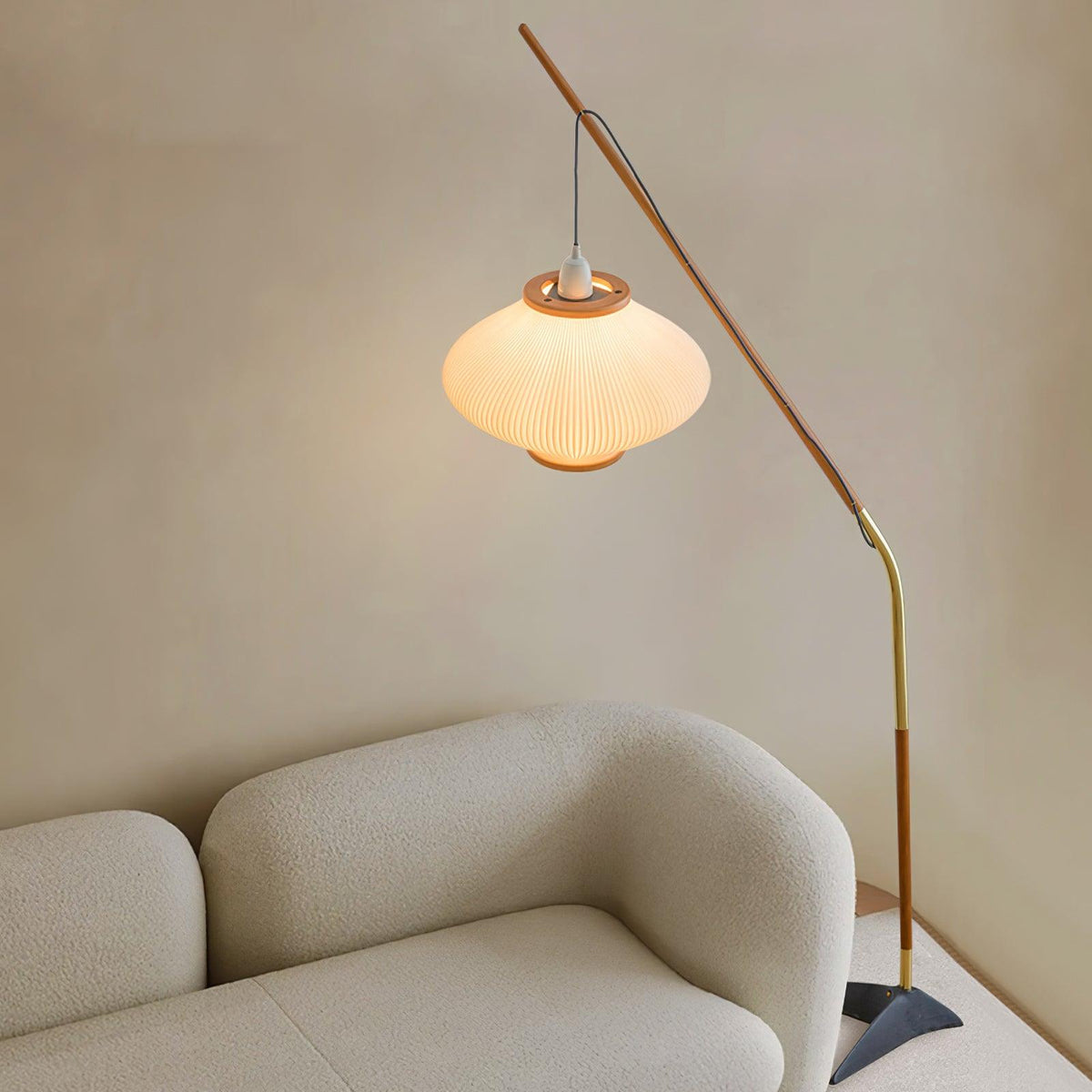 Ervenil Mid-Century-Stil Stehleuchte aus Holz und Glas