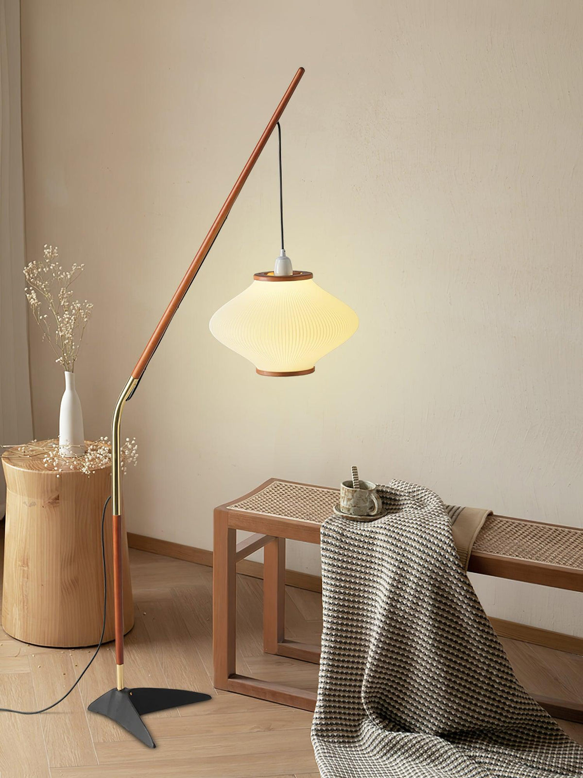 Ervenil Mid-Century-Stil Stehleuchte aus Holz und Glas