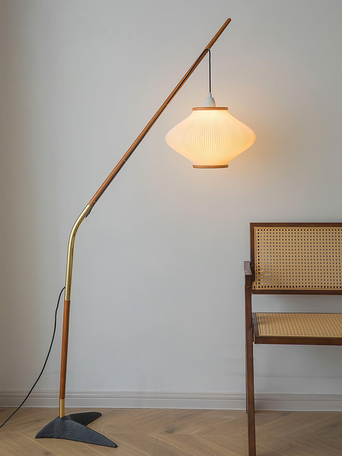 Ervenil Mid-Century-Stil Stehleuchte aus Holz und Glas