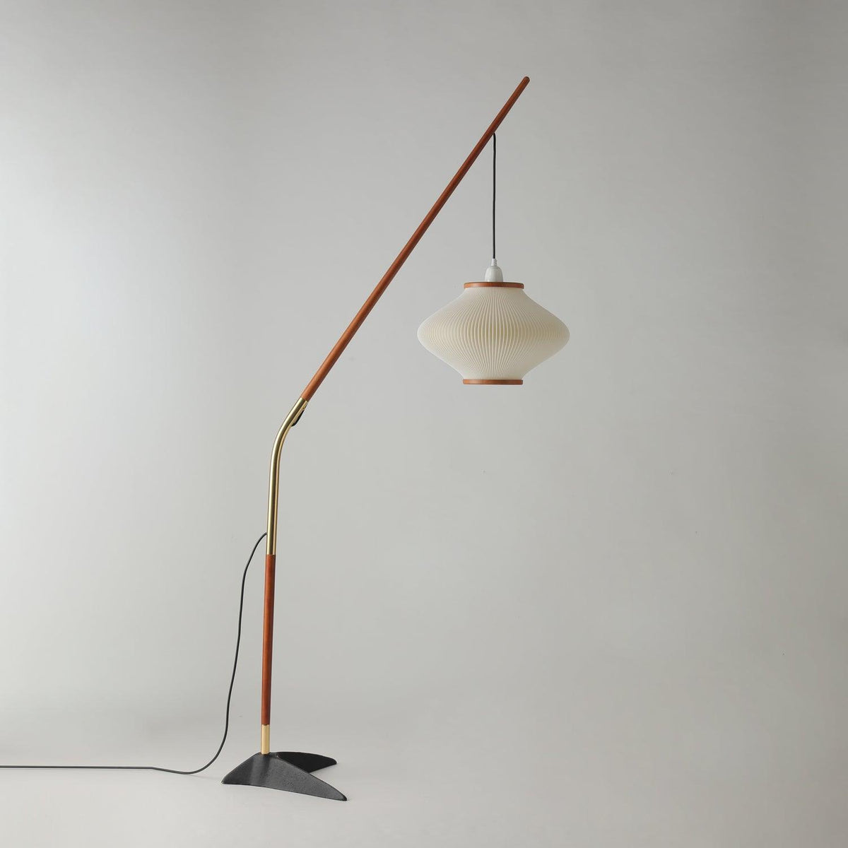 Ervenil Mid-Century-Stil Stehleuchte aus Holz und Glas