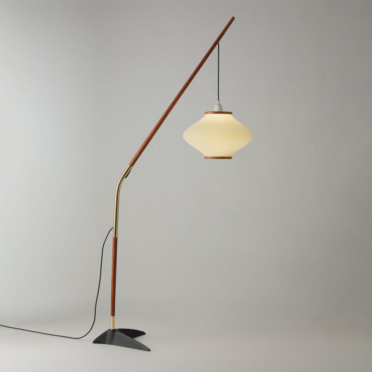 Ervenil Mid-Century-Stil Stehleuchte aus Holz und Glas