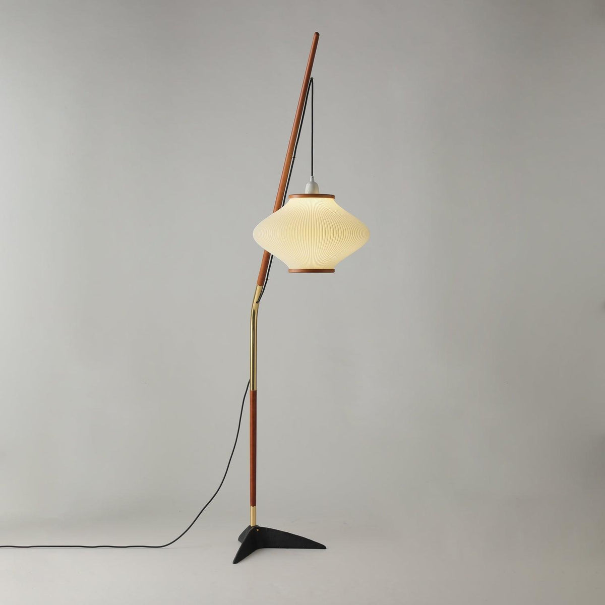 Ervenil Mid-Century-Stil Stehleuchte aus Holz und Glas