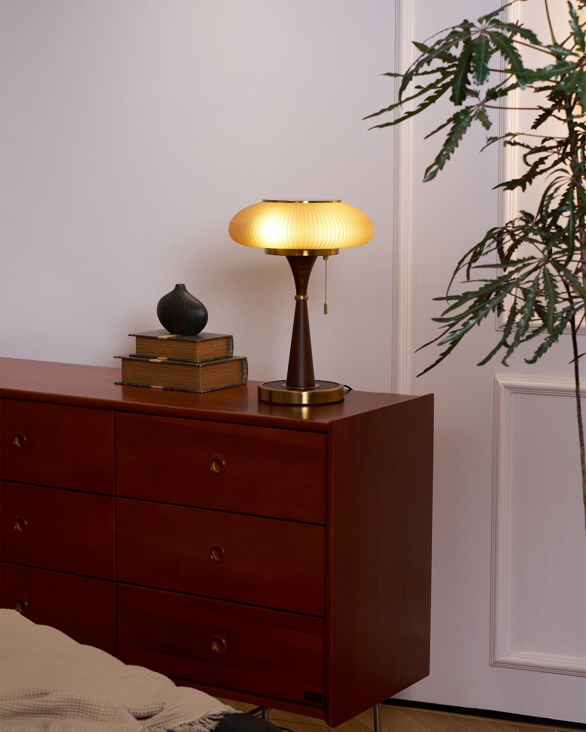 Vevelo Tischleuchte aus Holz im Vintage-Stil