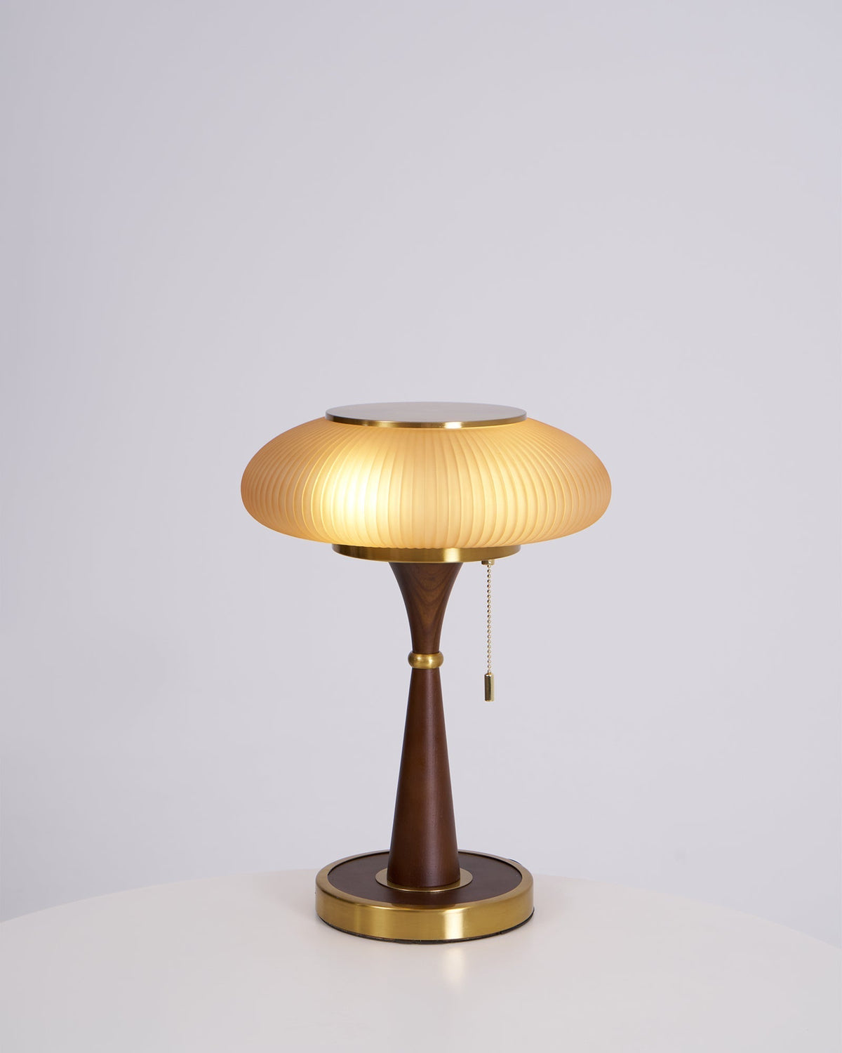 Vevelo Tischleuchte aus Holz im Vintage-Stil