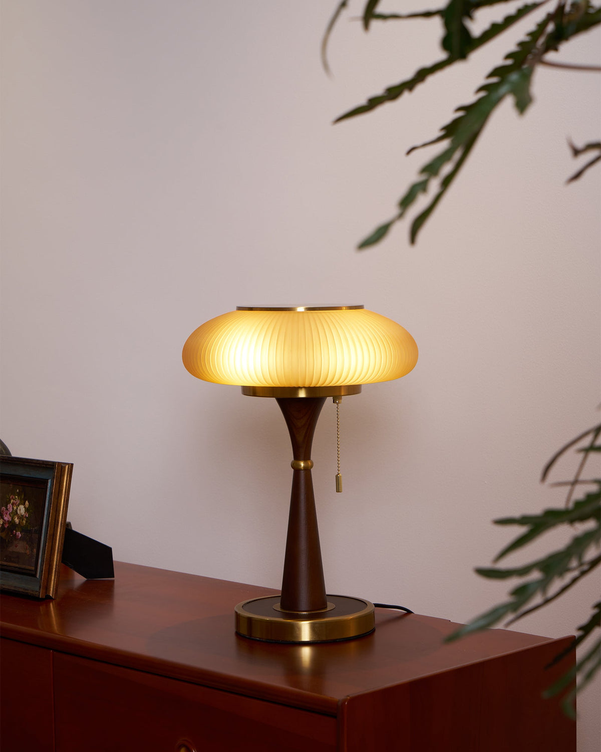 Vevelo Tischleuchte aus Holz im Vintage-Stil