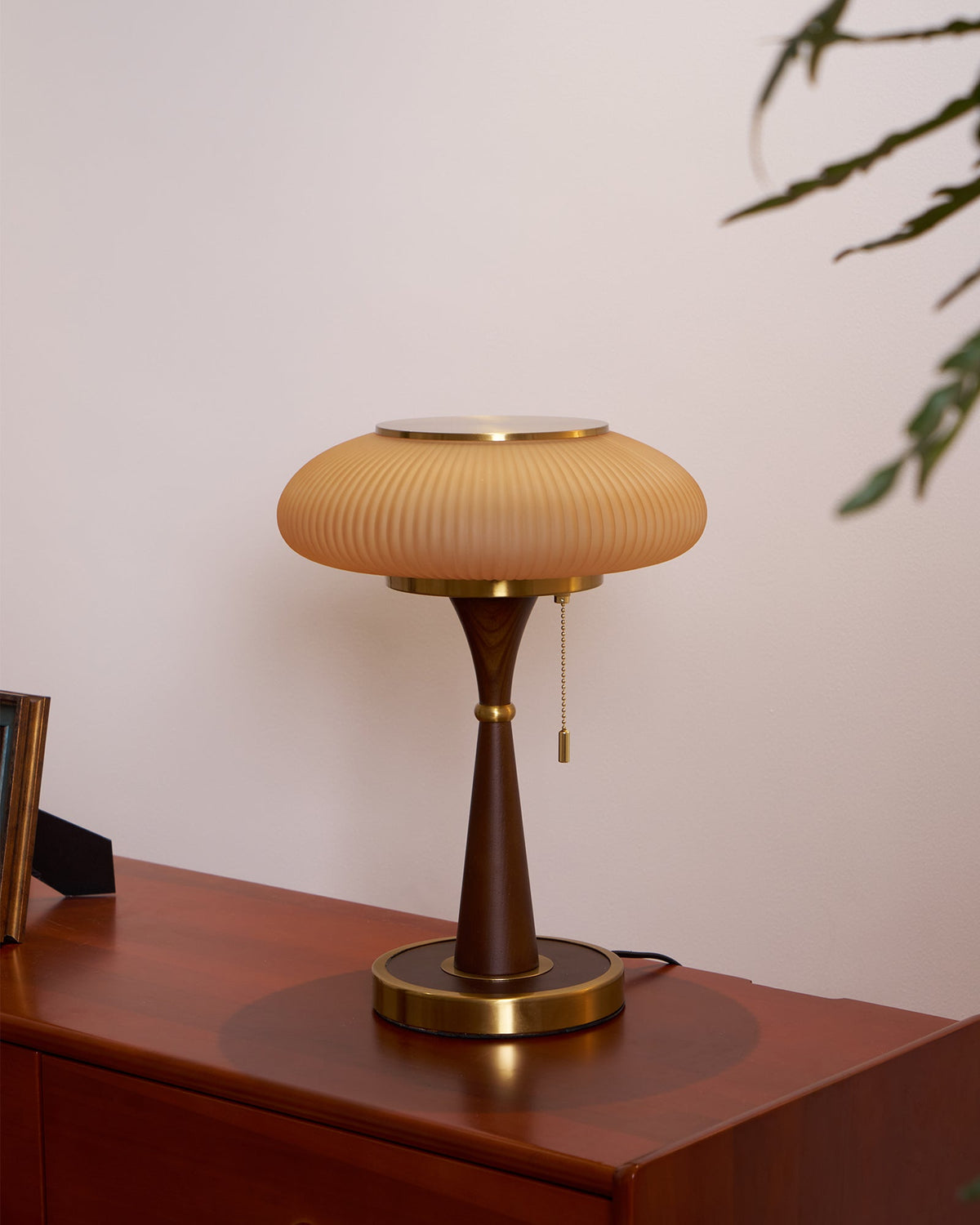 Vevelo Tischleuchte aus Holz im Vintage-Stil