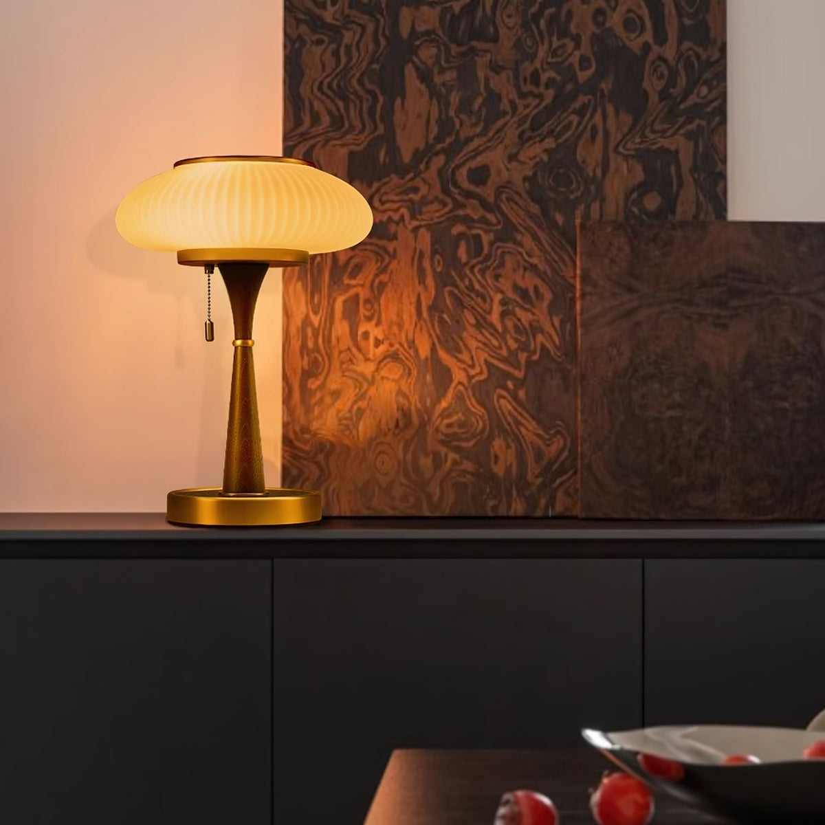 Vevelo Tischleuchte aus Holz im Vintage-Stil