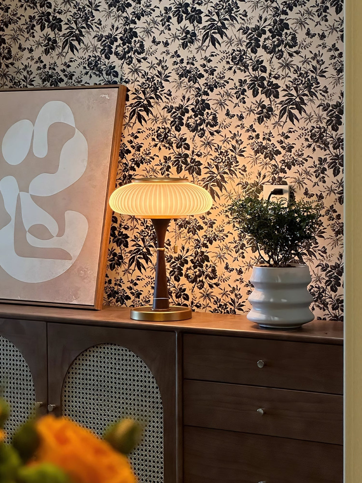 Vevelo Tischleuchte aus Holz im Vintage-Stil