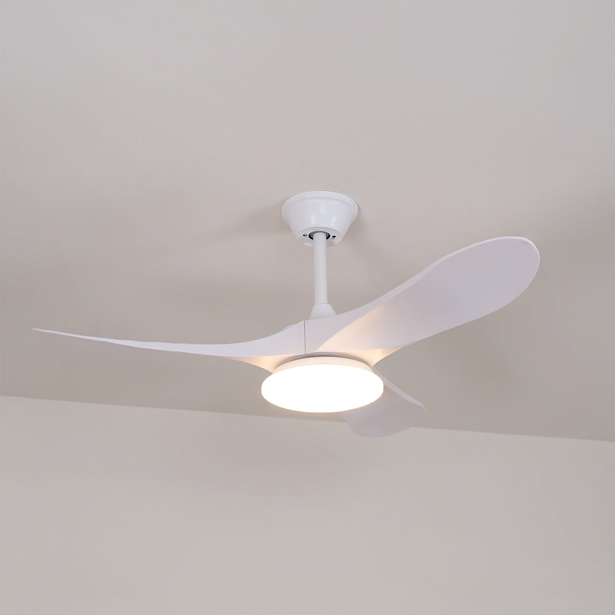 Velix moderne Deckenventilator mit Beleuchtung aus Holz