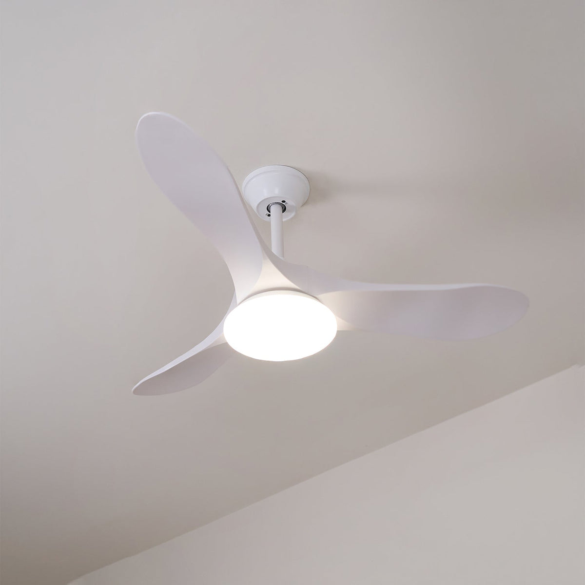 Velix moderne Deckenventilator mit Beleuchtung aus Holz