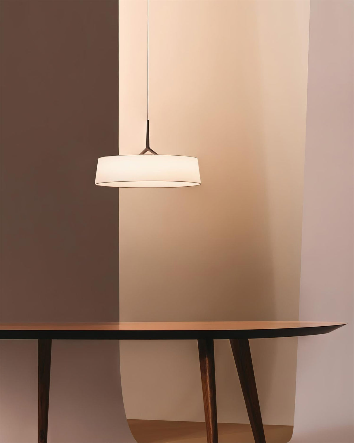 Liora Pendelleuchte Weißer Stofftrommel Schwarz Minimalistisch