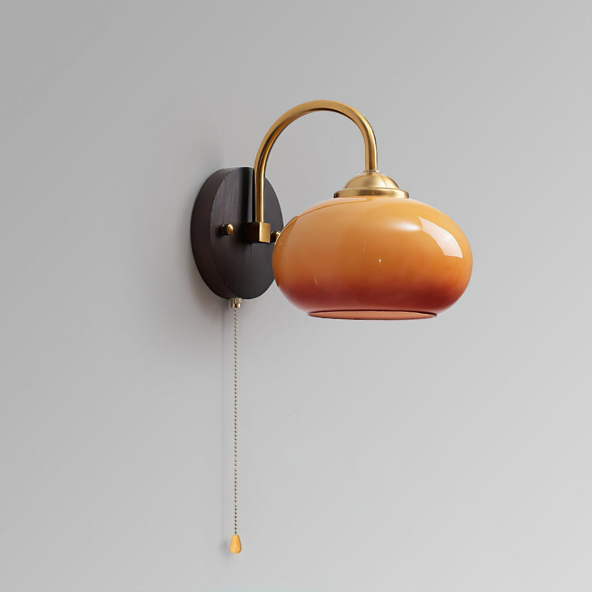May Wandleuchte mit gebogenem Arm und Kuppel aus Glas im Vintage-Stil