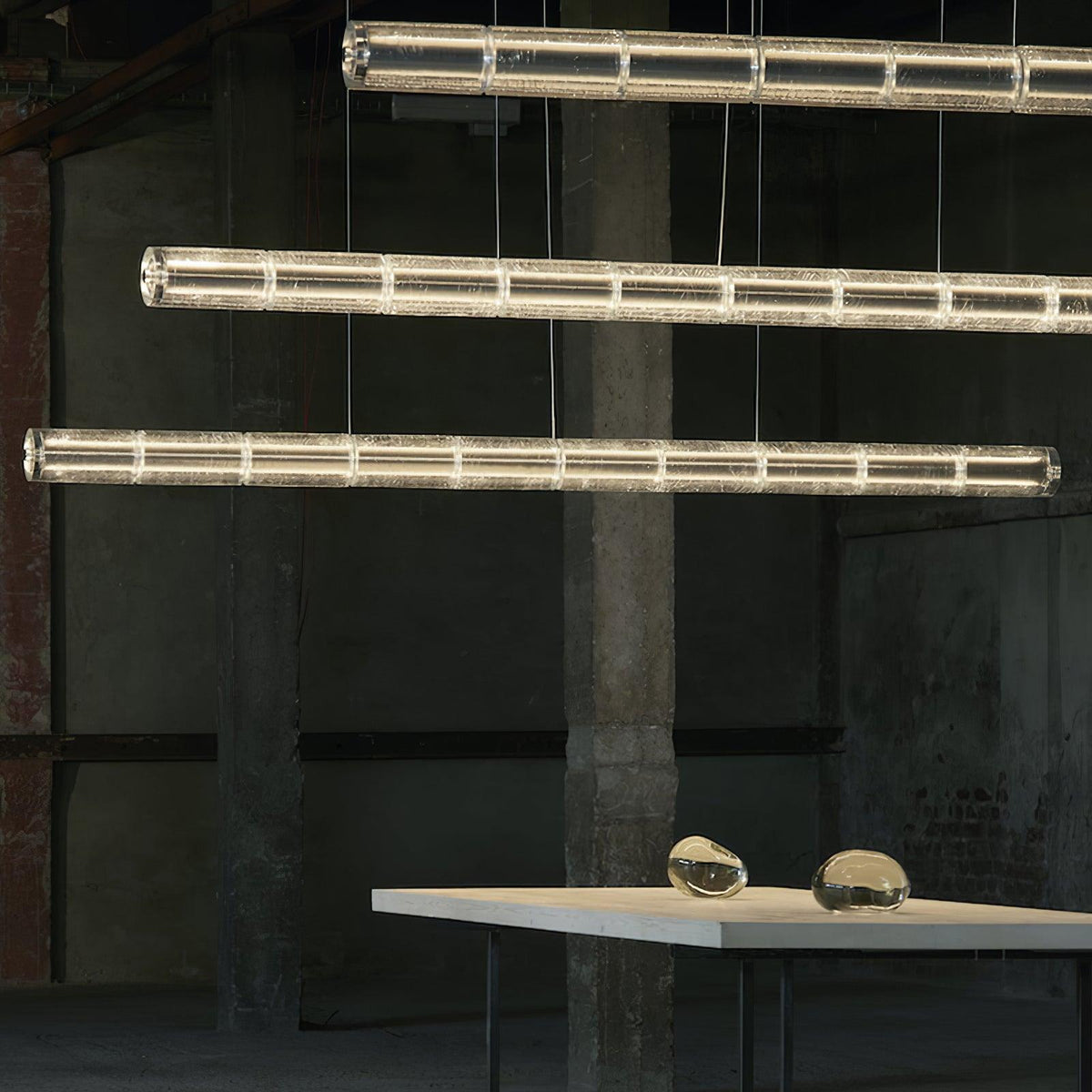 Karoa Linear Pendelleuchte aus transparentem Glas